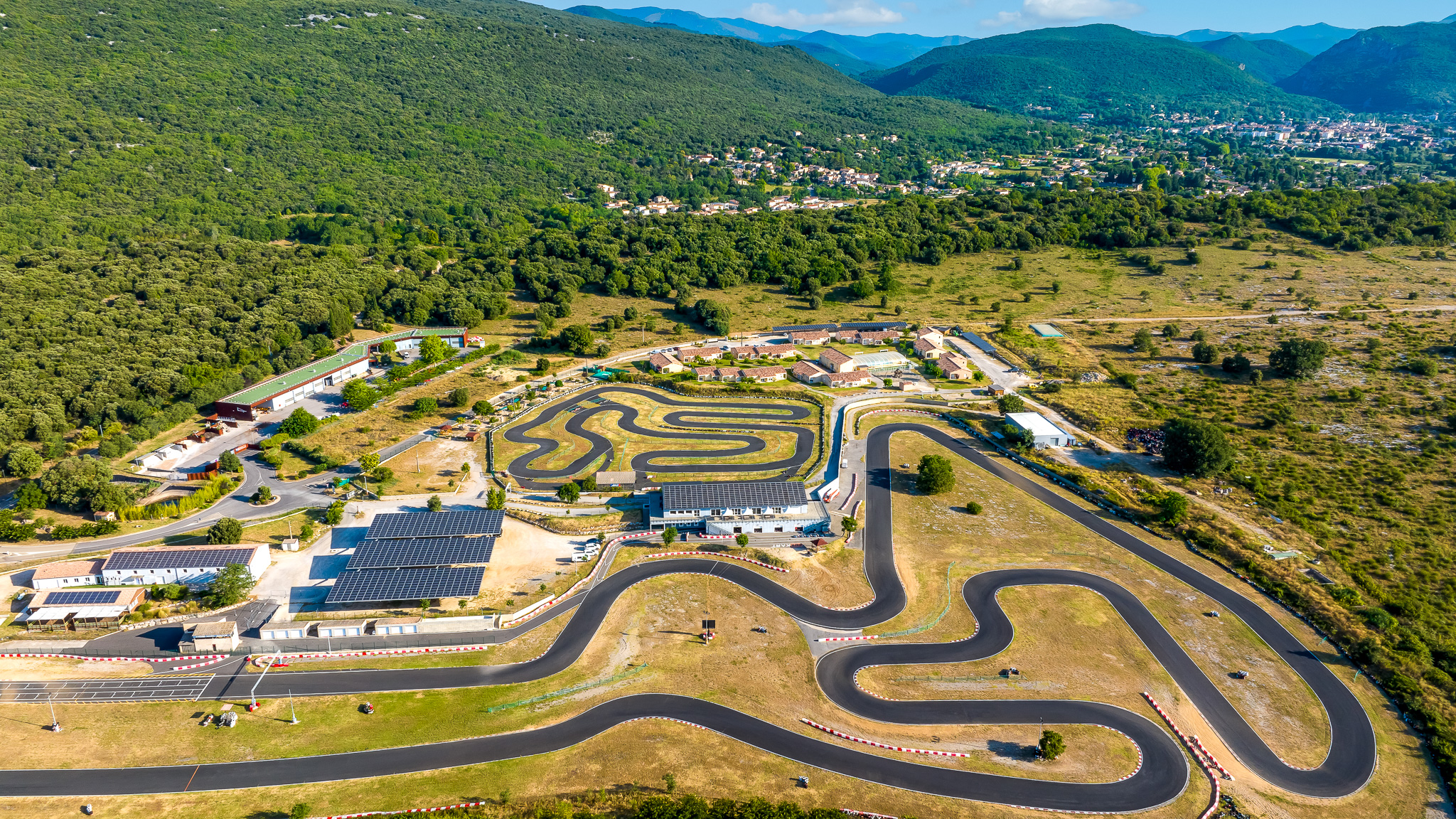 Piste de karting et moto brissac cevennes Adulte et enfant