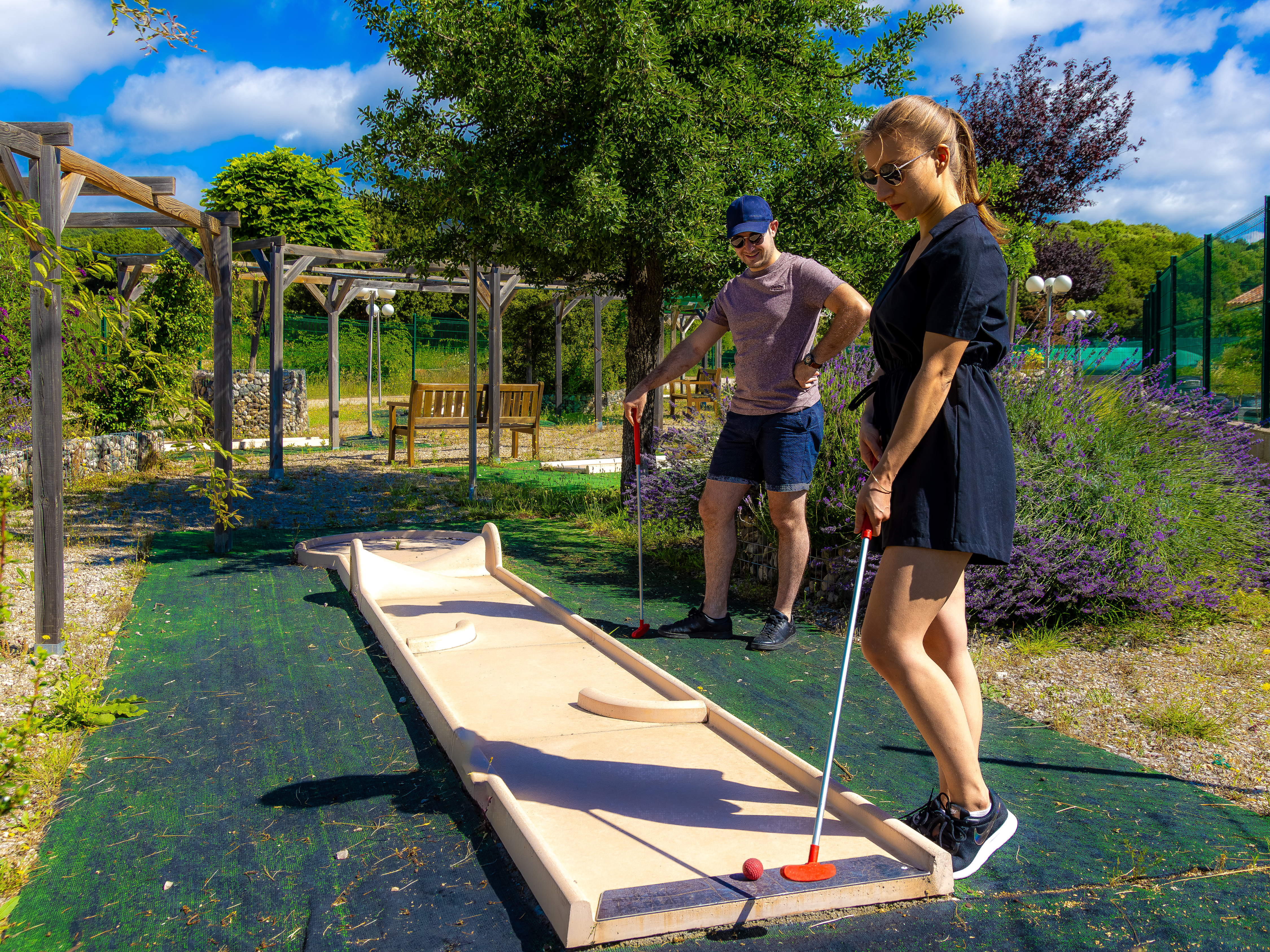 Mini Golf 18 trous hotel de la résidence du parc et loisirs de Brissac (Cévennes)
